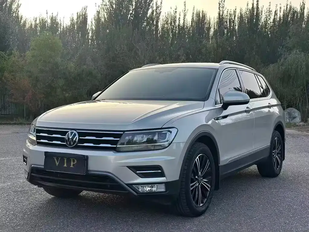 Volkswagen Tiguan L — фото 1