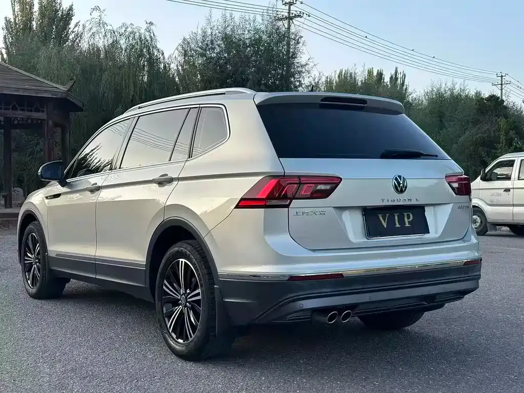 Volkswagen Tiguan L — фото 9