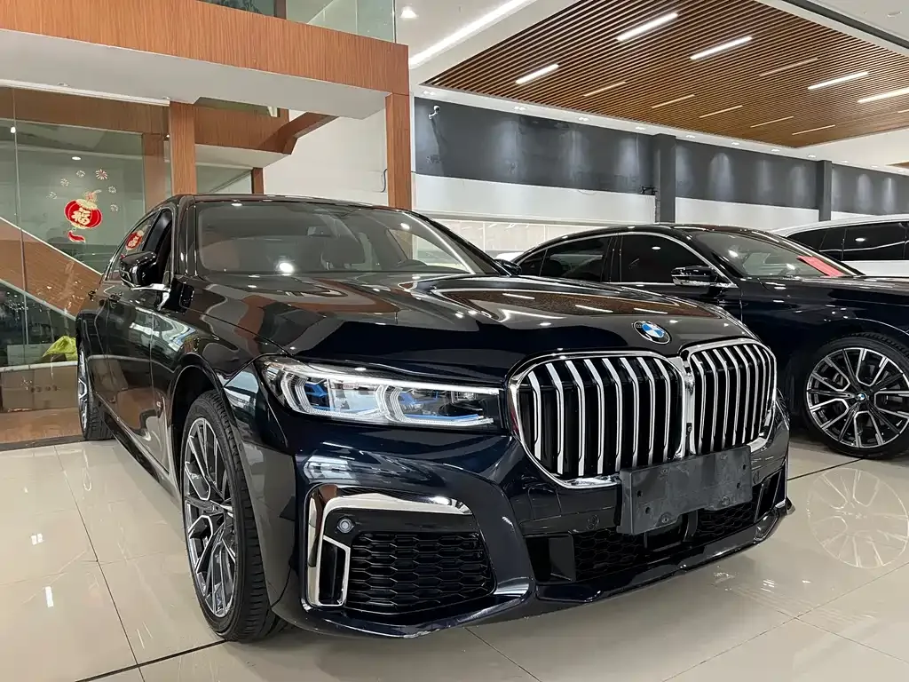 BMW 7 Series — фото 1