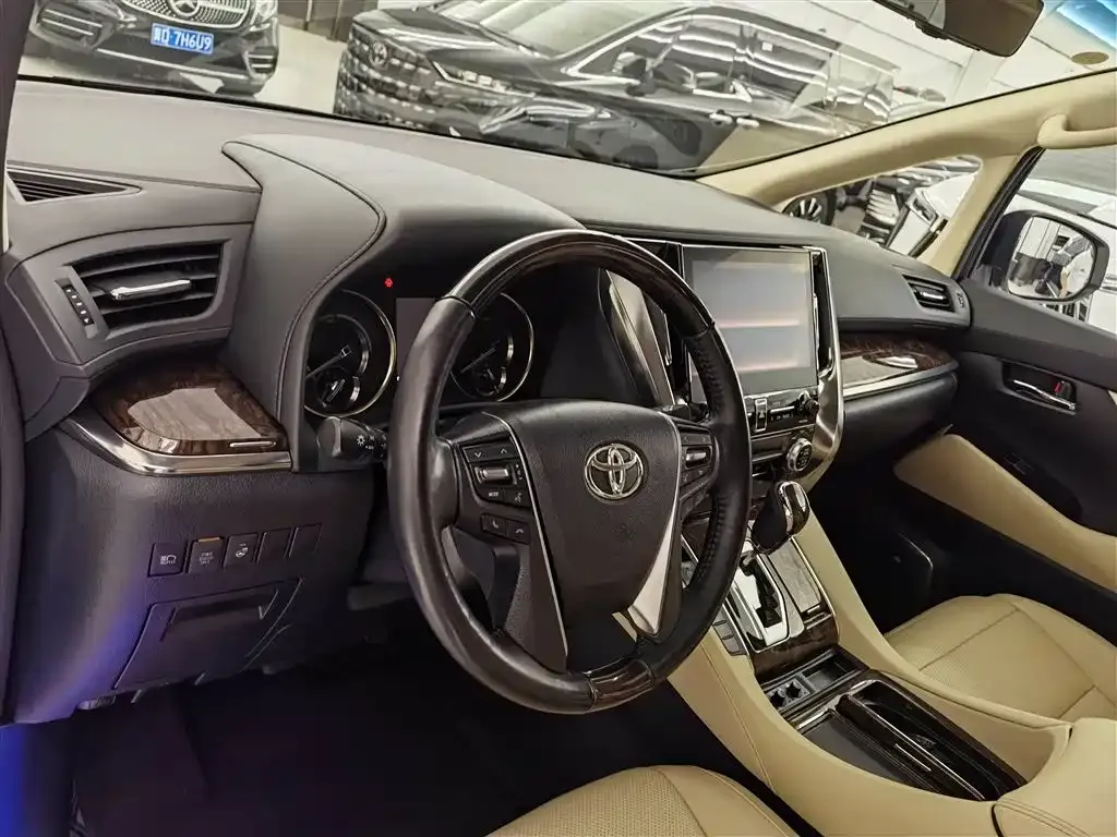 Toyota Alphard 2023 из CN, фото 10