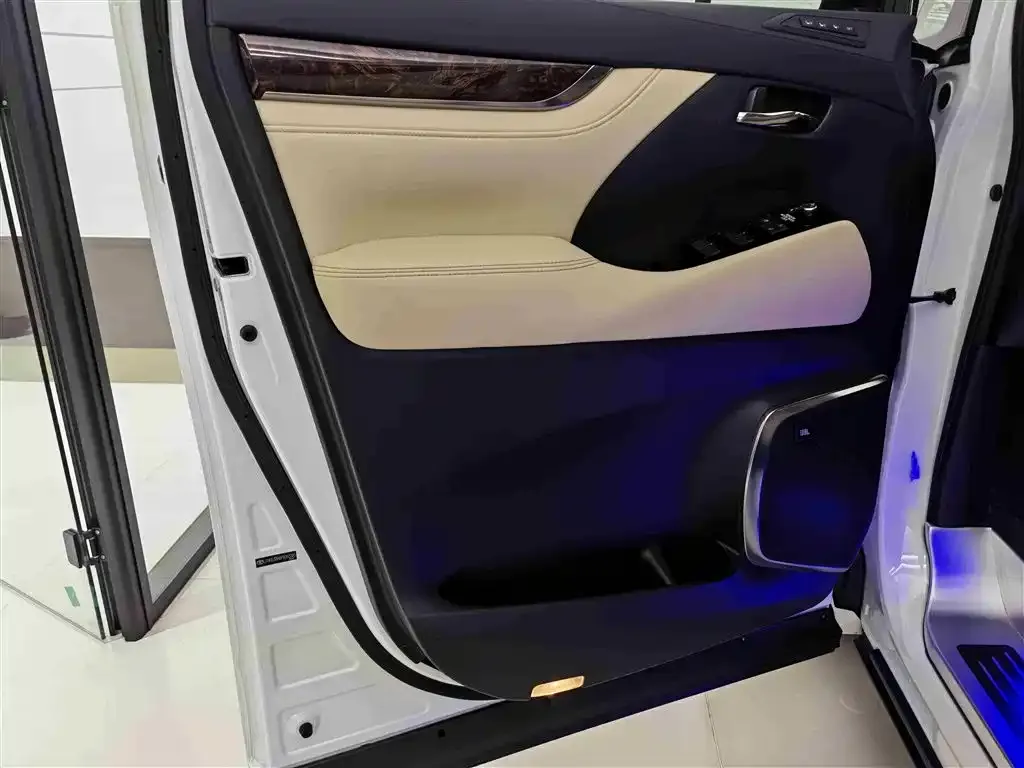 Toyota Alphard 2023 из CN, фото 8