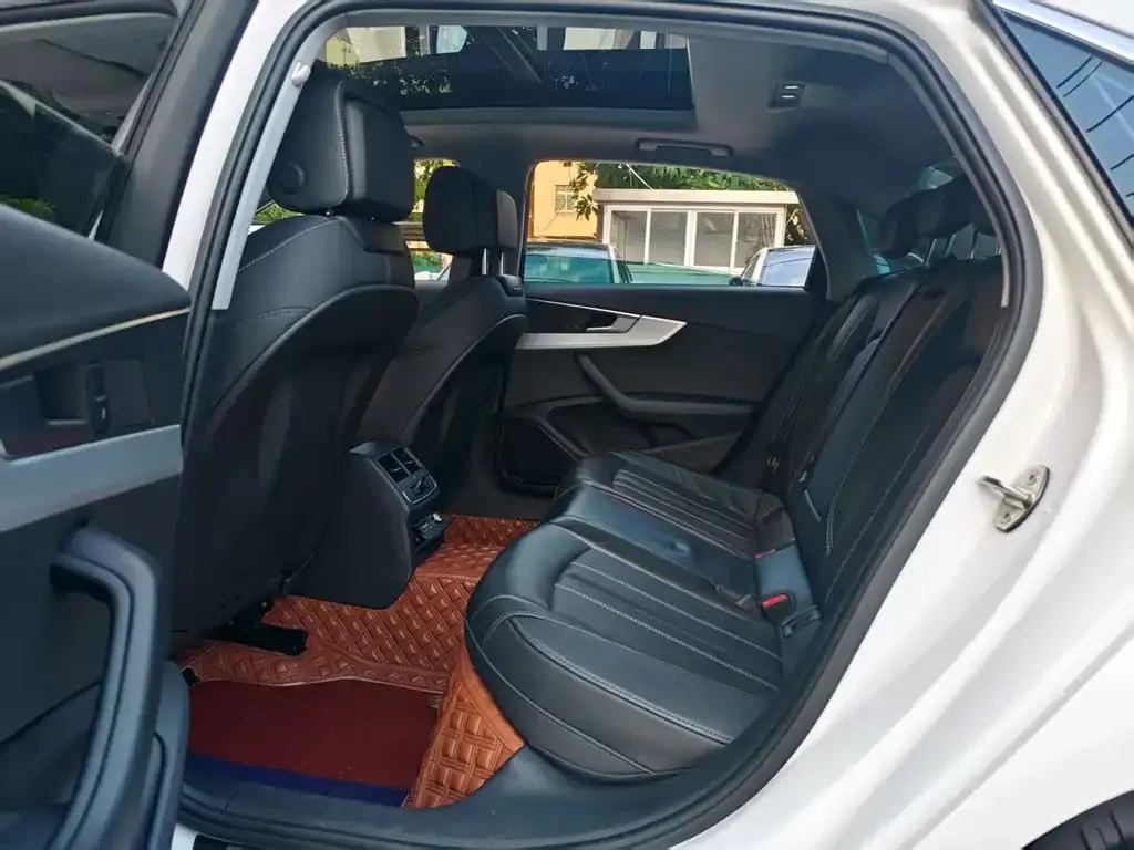 Audi A4L 2023 из CN, фото 10