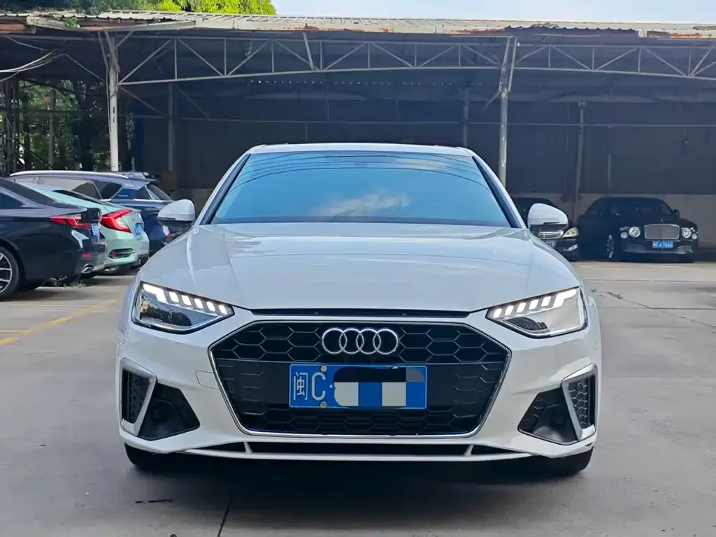 Audi A4L 2023 из CN, фото 2