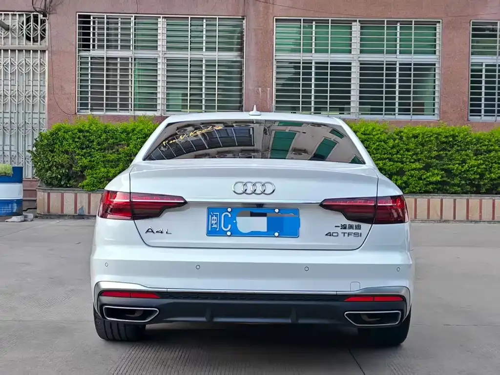 Audi A4L 2023 из CN, фото 4