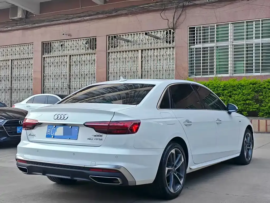 Audi A4L 2023 из CN, фото 5