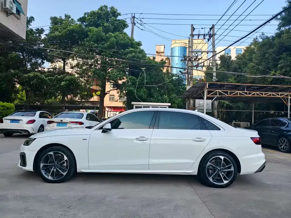 Audi A4L 2023 из CN, фото 6