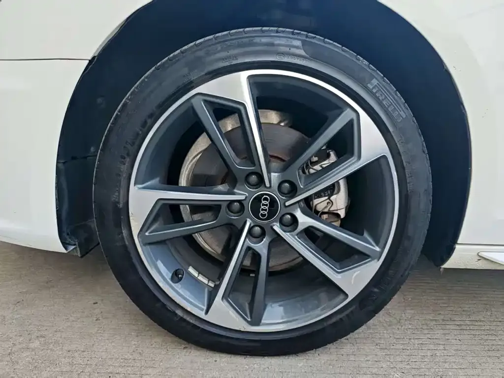 Audi A4L 2023 из CN, фото 7