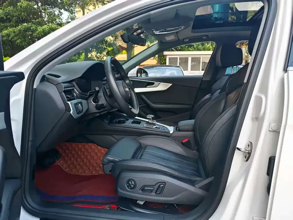 Audi A4L 2023 из CN, фото 9