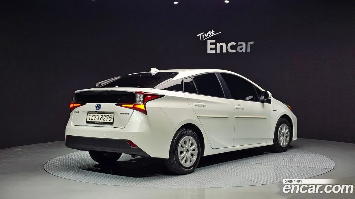 Toyota Prius 2021 из KR, фото 2
