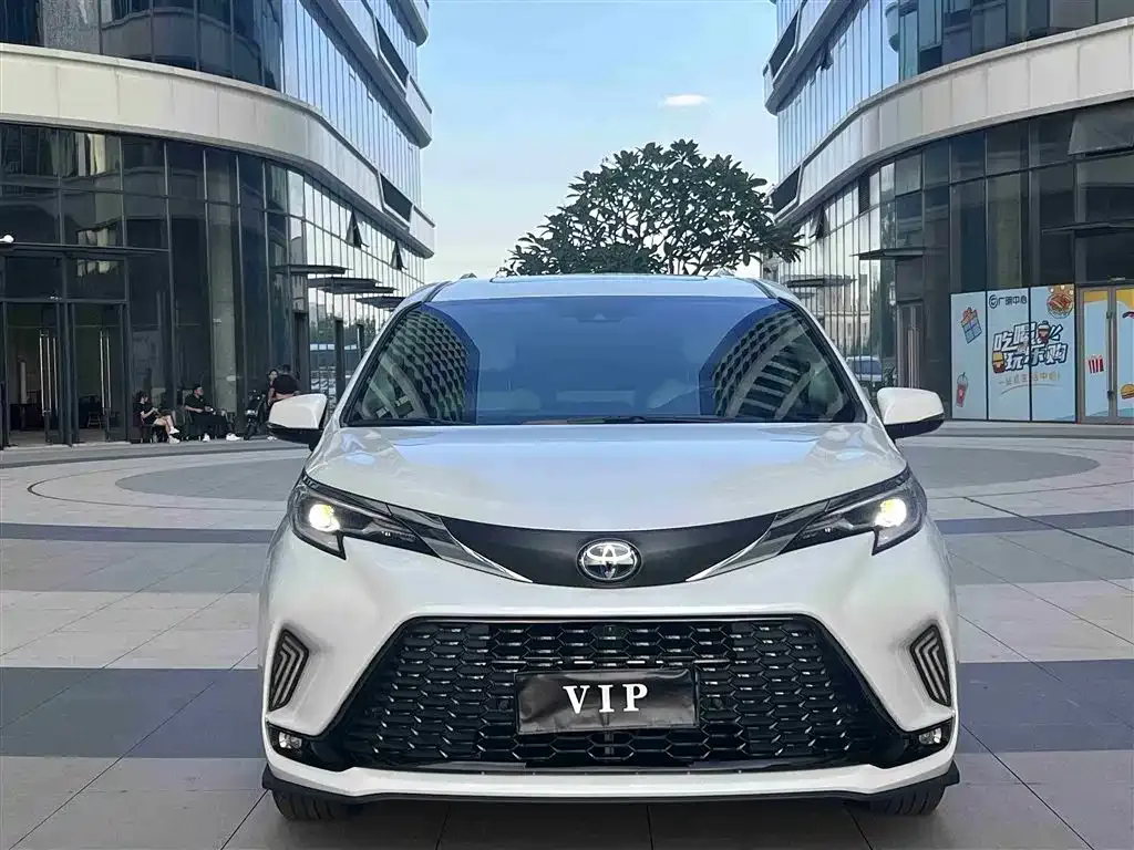 Toyota Sienna 2022 из CN, фото 2