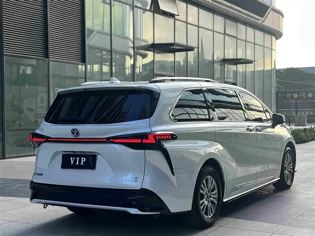 Toyota Sienna 2022 из CN, фото 4