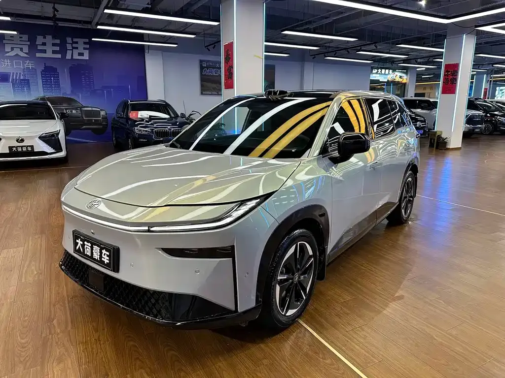 Toyota Platinum 3X 2025 из CN, фото 1