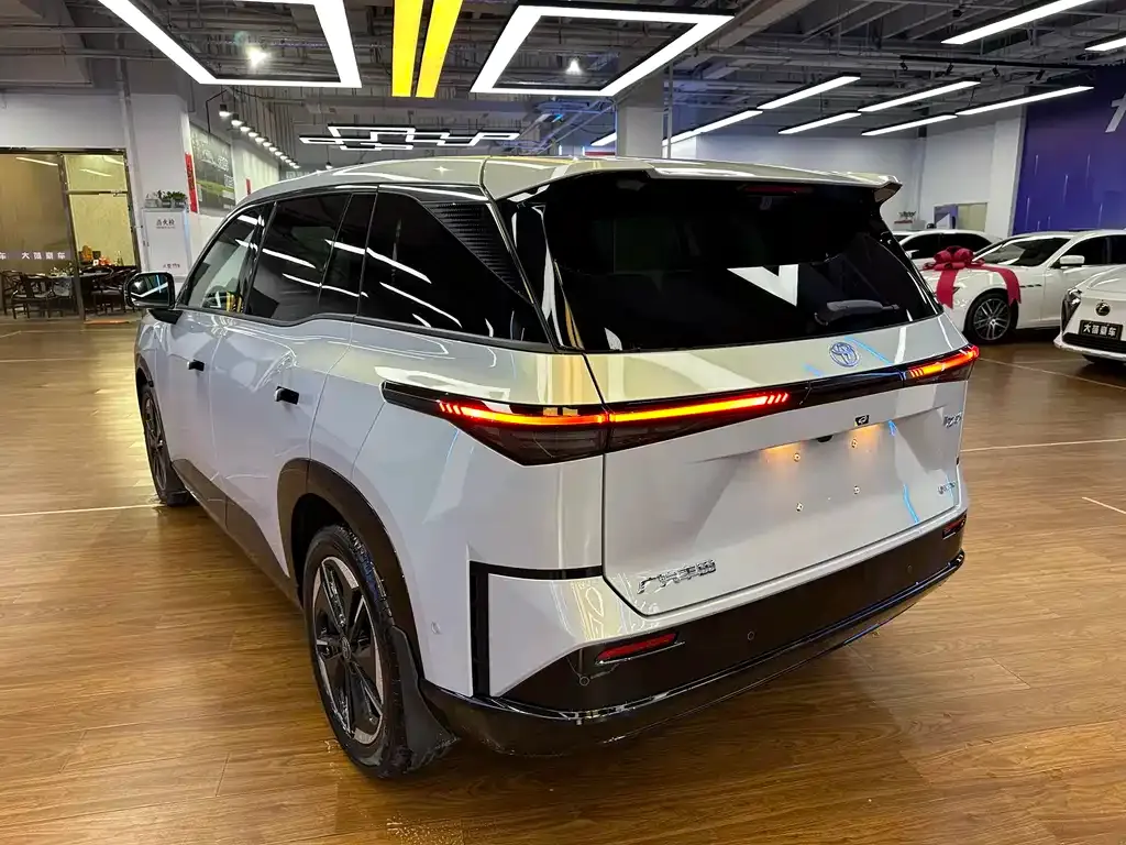 Toyota Platinum 3X 2025 из CN, фото 4