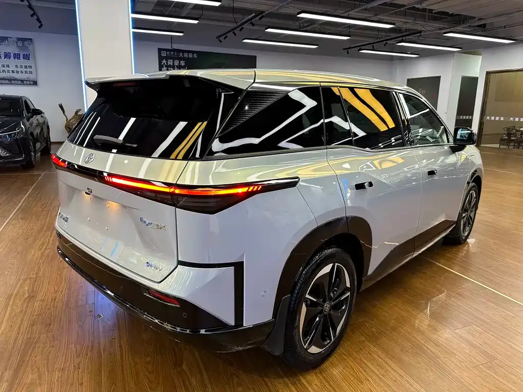 Toyota Platinum 3X 2025 из CN, фото 8