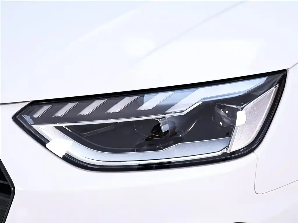 Audi A4L 2023 из CN, фото 4