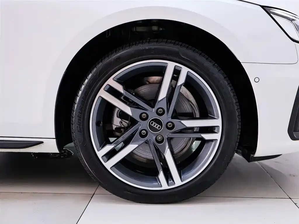 Audi A4L 2023 из CN, фото 6