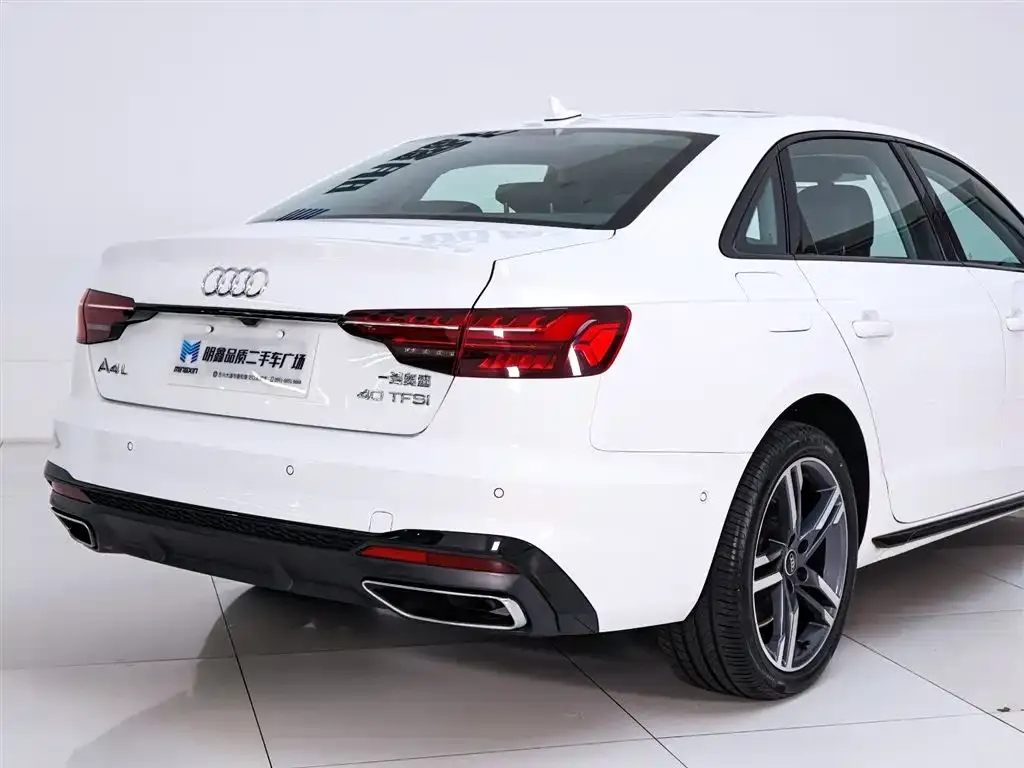 Audi A4L 2023 из CN, фото 8