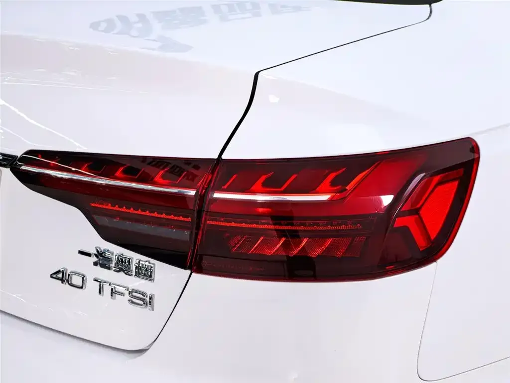 Audi A4L 2023 из CN, фото 9
