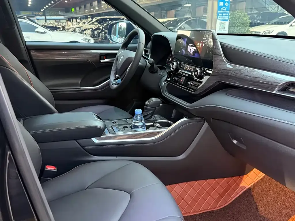 Toyota Crown Kluger 2025 из CN, фото 6