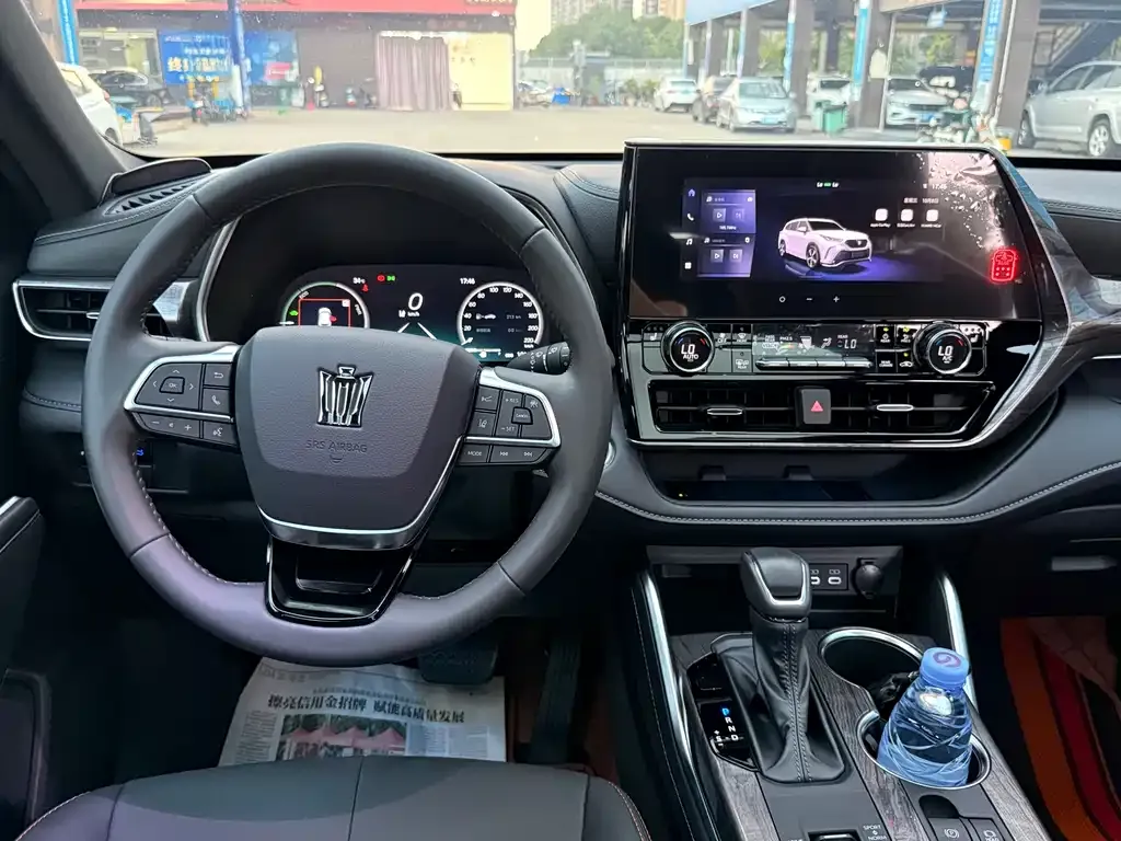Toyota Crown Kluger 2025 из CN, фото 7