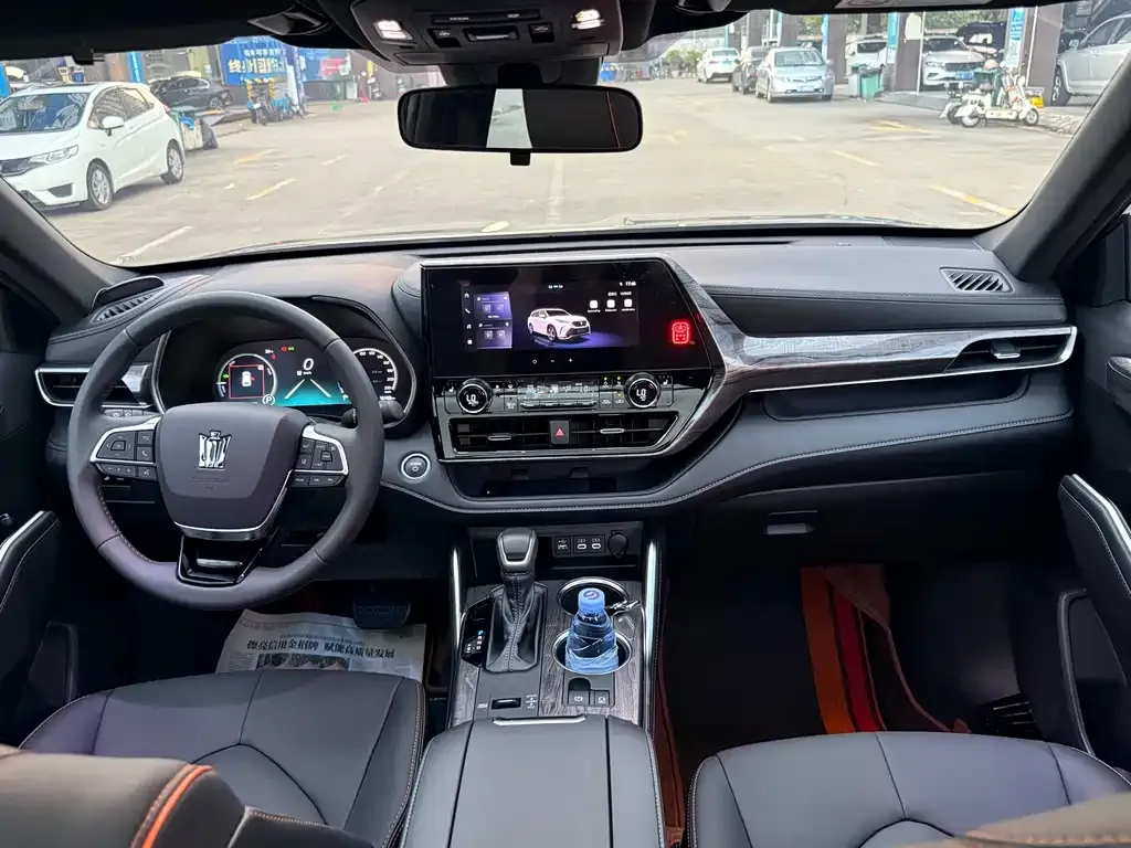 Toyota Crown Kluger 2025 из CN, фото 8