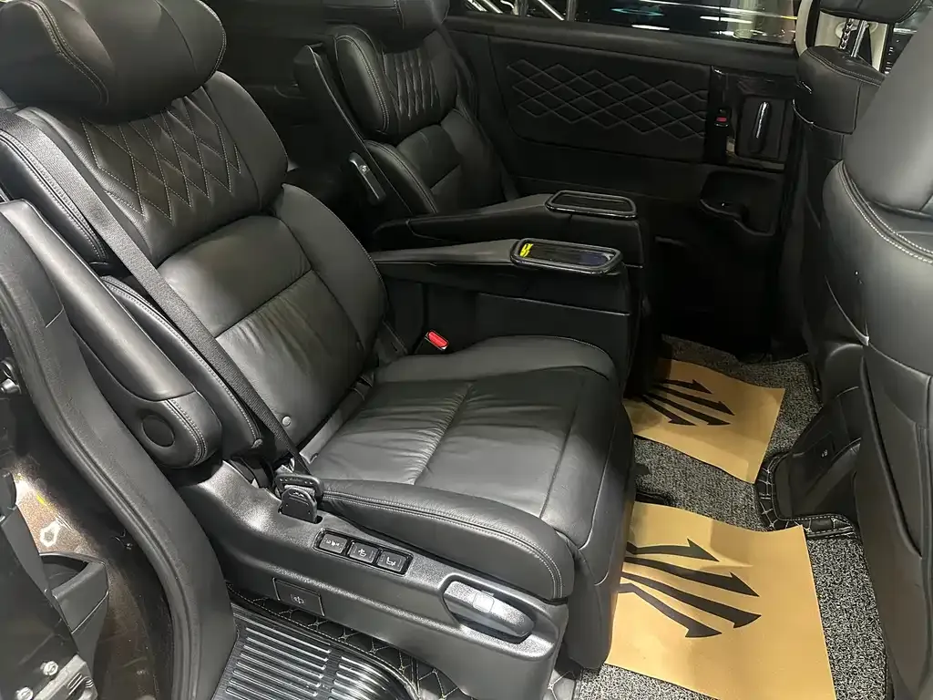 Honda Elysion 2021 из CN, фото 8