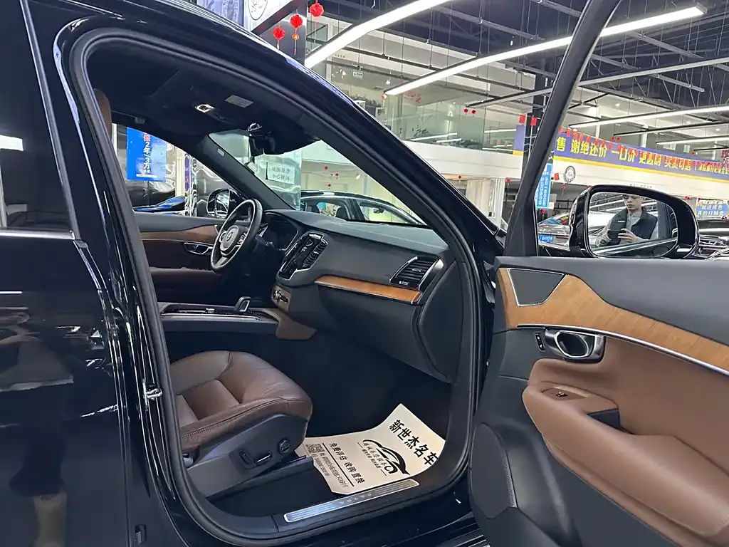 Volvo XC90 — фото 10