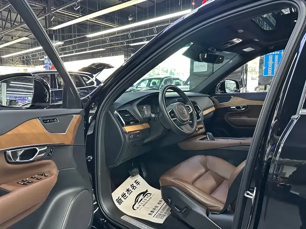 Volvo XC90 — фото 4