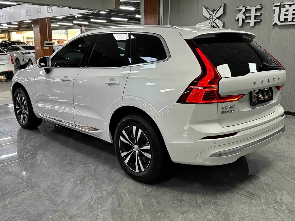 Volvo XC60 — фото 10