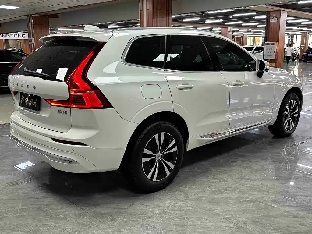 Volvo XC60 — фото 9