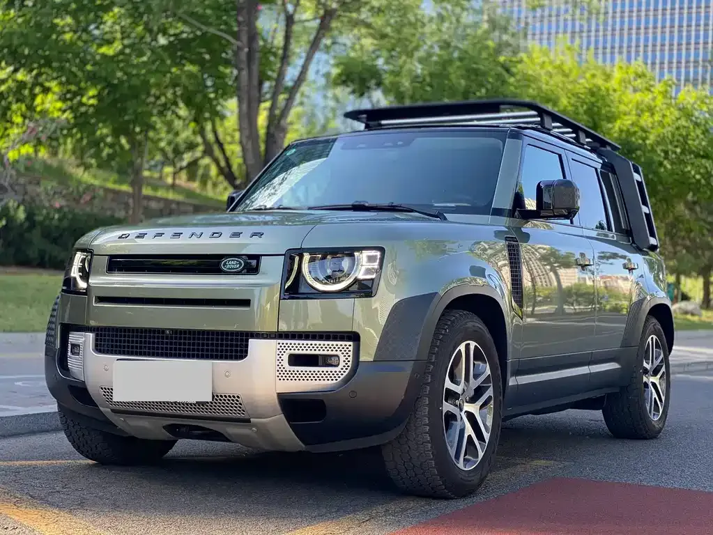 Land Rover Defender — фото 1