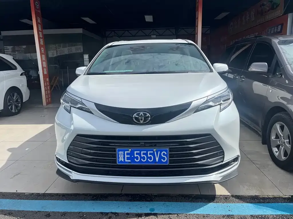 Toyota Sienna 2025 из CN, фото 1