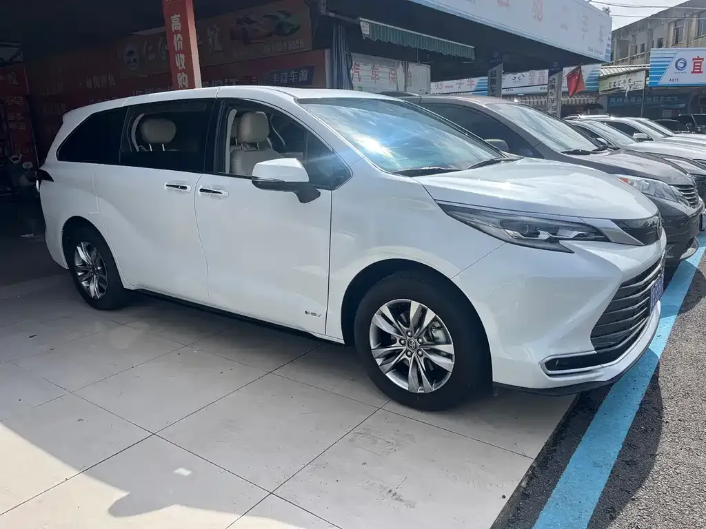 Toyota Sienna 2025 из CN, фото 2