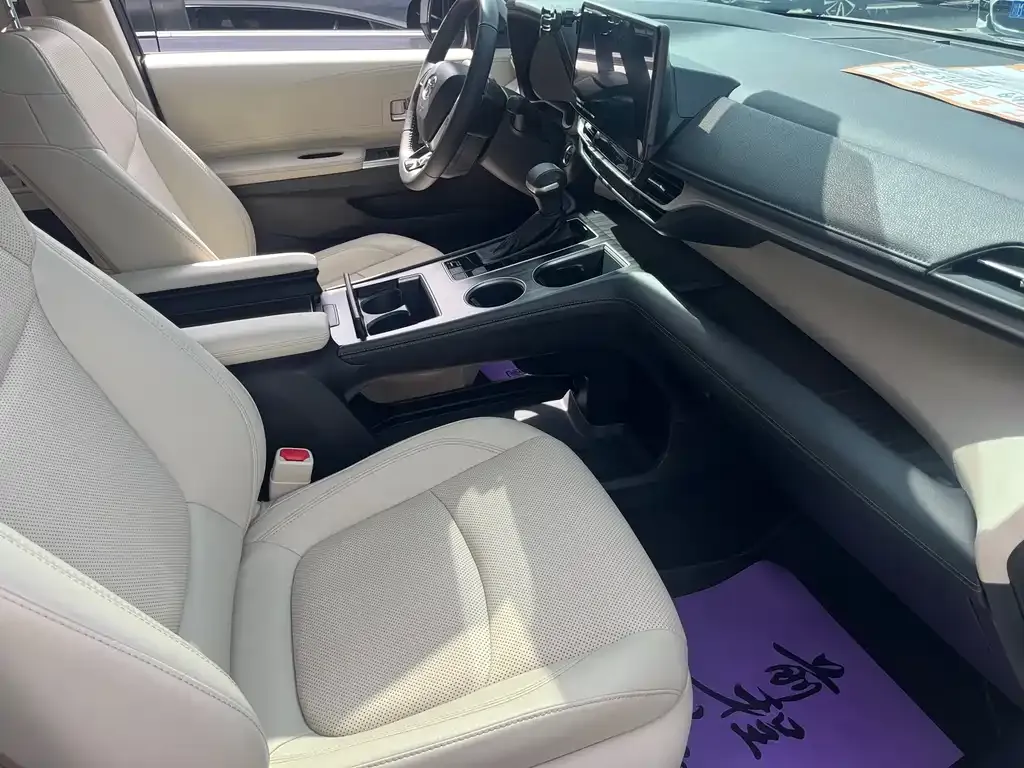 Toyota Sienna 2025 из CN, фото 3