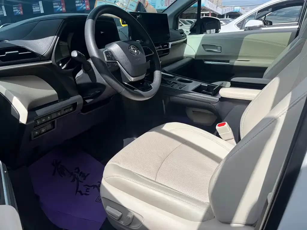 Toyota Sienna 2025 из CN, фото 4