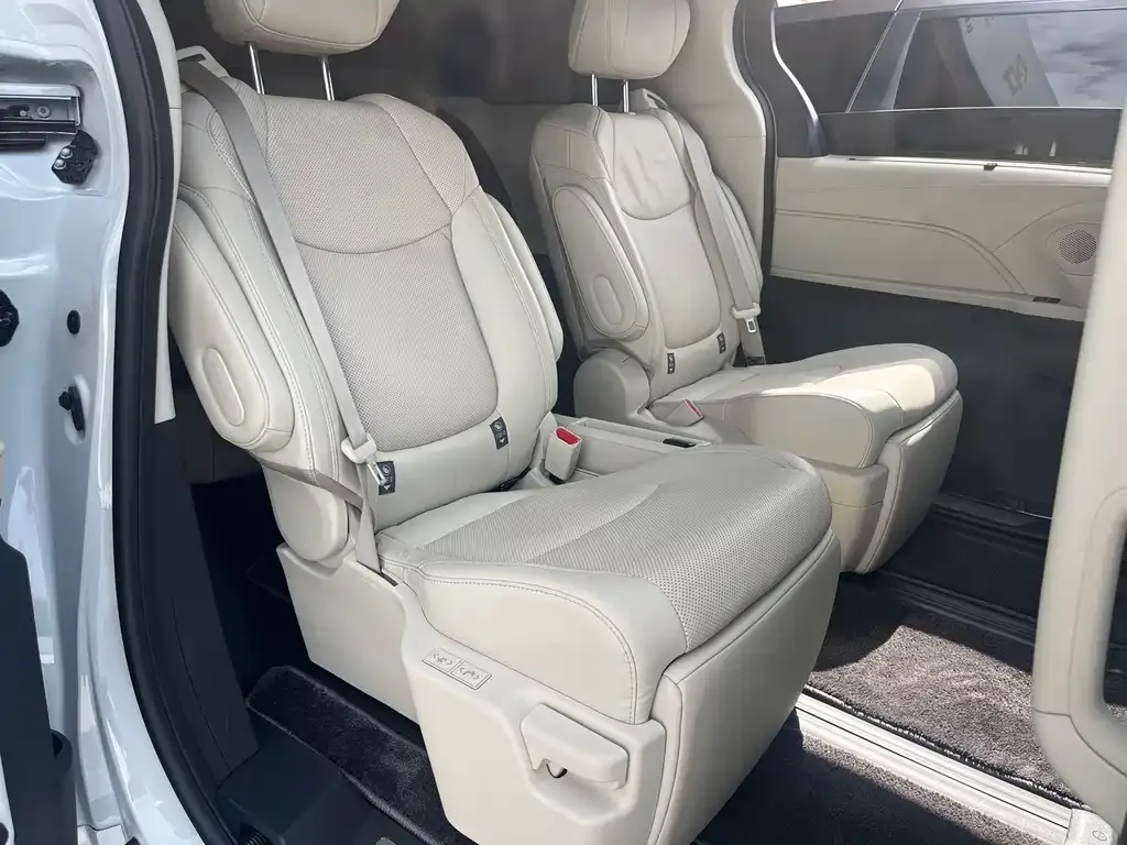Toyota Sienna 2025 из CN, фото 6