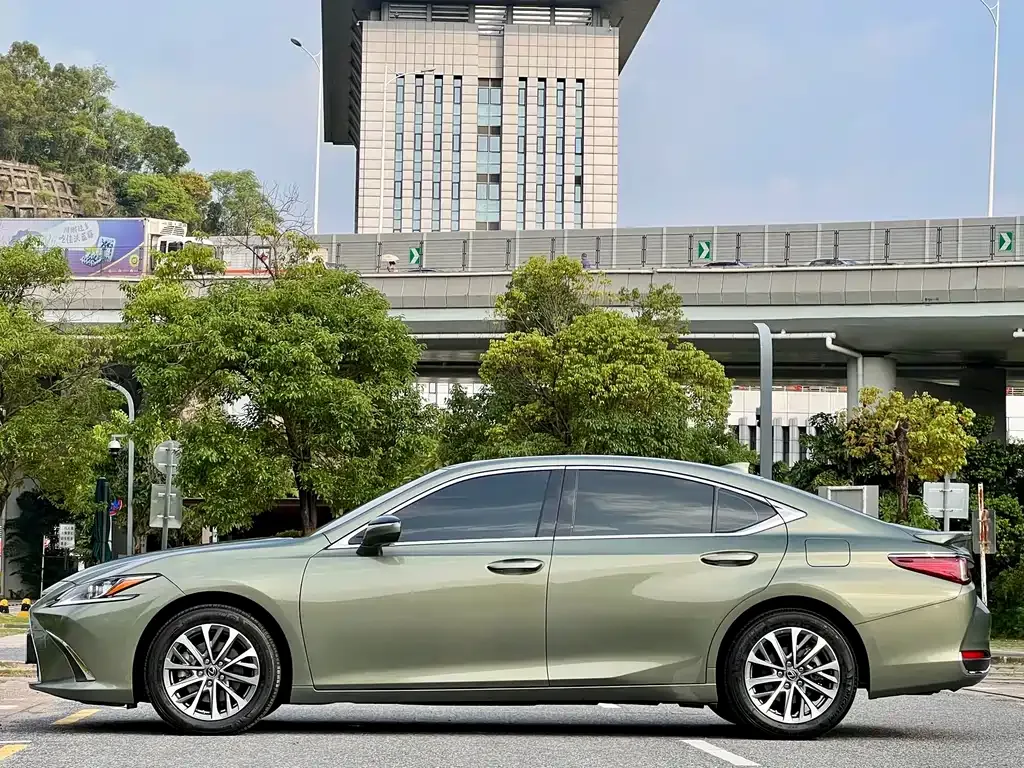 Lexus ES 2025 из CN, фото 4
