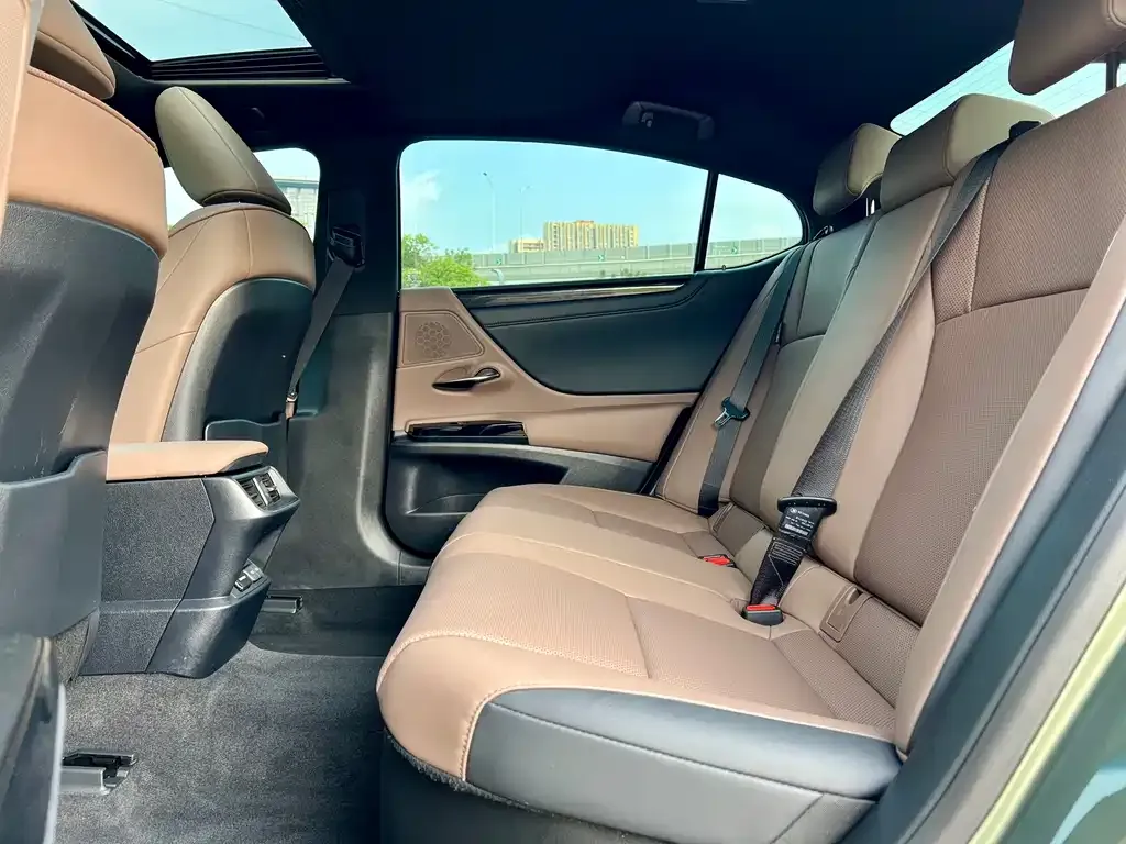 Lexus ES 2025 из CN, фото 8