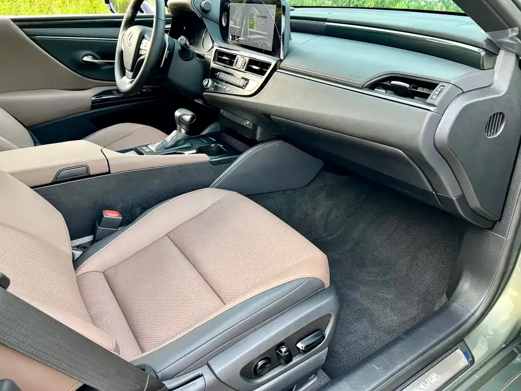 Lexus ES 2025 из CN, фото 9
