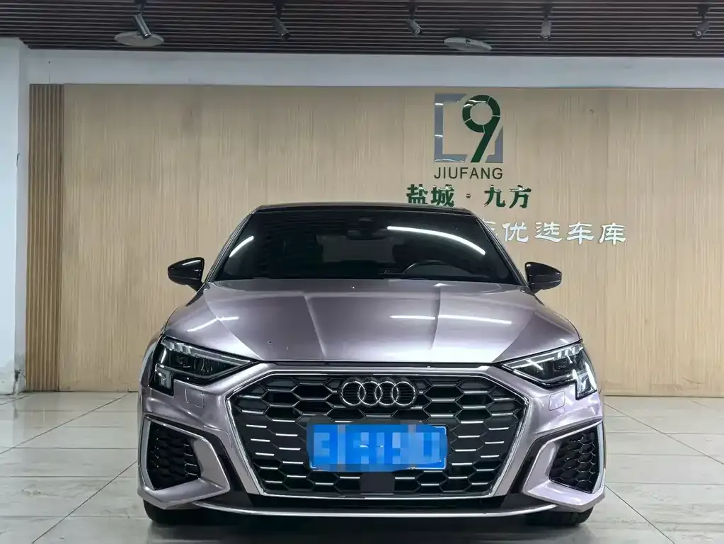 Audi A3 2023 из CN, фото 2