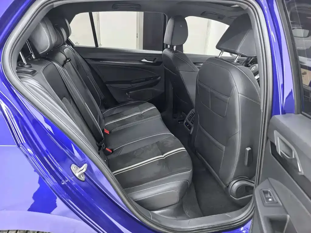 Volkswagen Golf 2022 из CN, фото 5