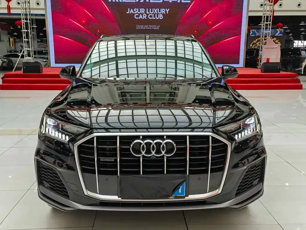 Audi Q7 2024 из CN, фото 2