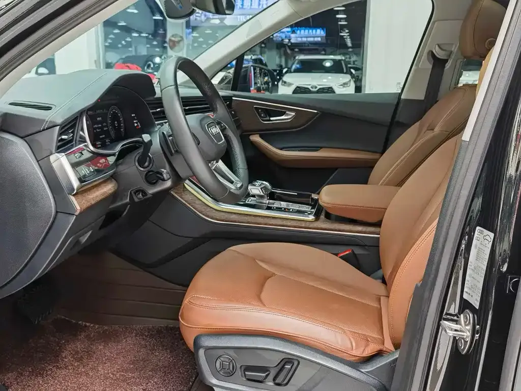 Audi Q7 2024 из CN, фото 4