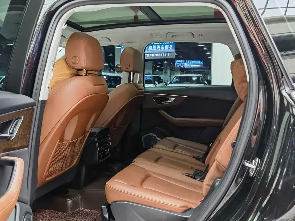 Audi Q7 2024 из CN, фото 6