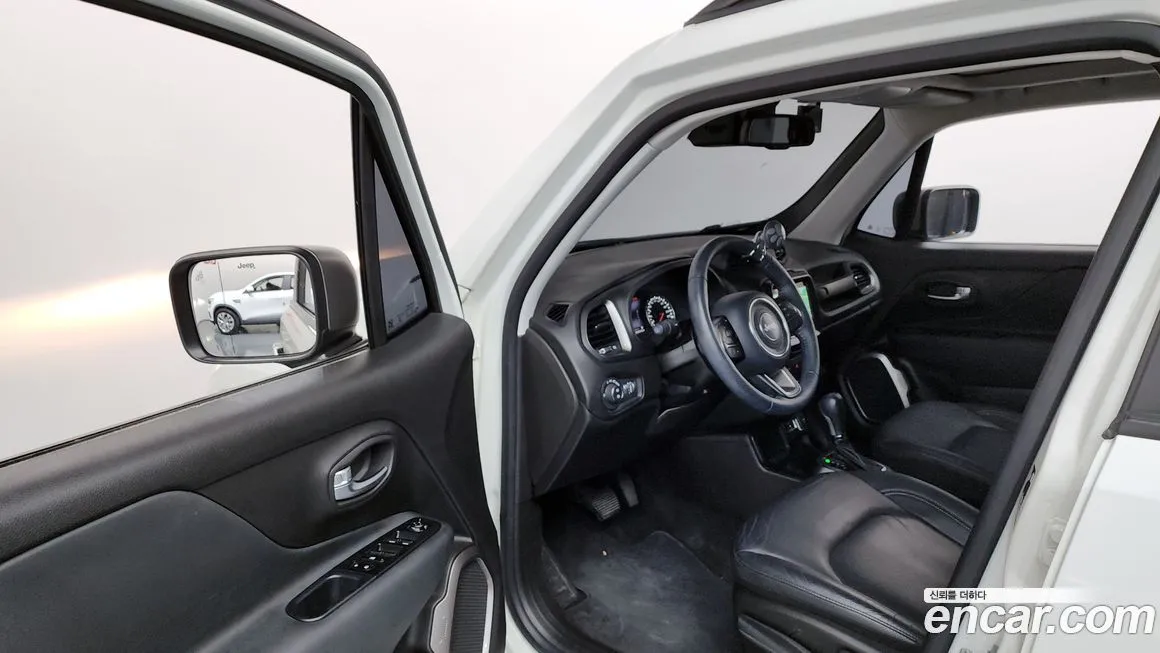 Jeep Renegade — фото 10