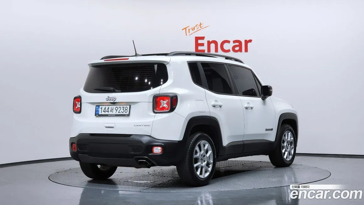 Jeep Renegade — фото 2