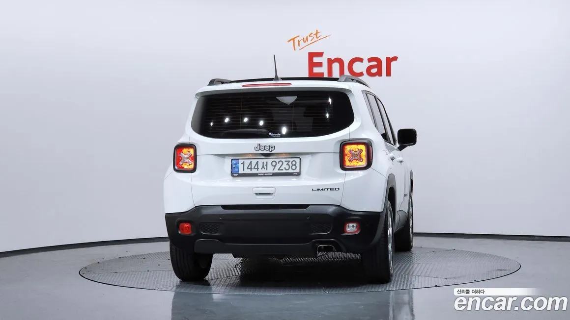 Jeep Renegade — фото 4