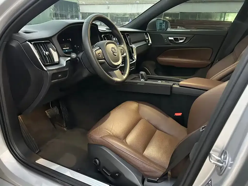 Volvo S60 — фото 10