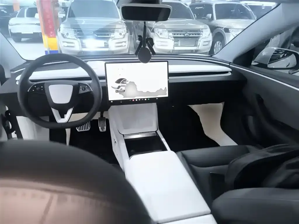 Tesla Model 3 — фото 10