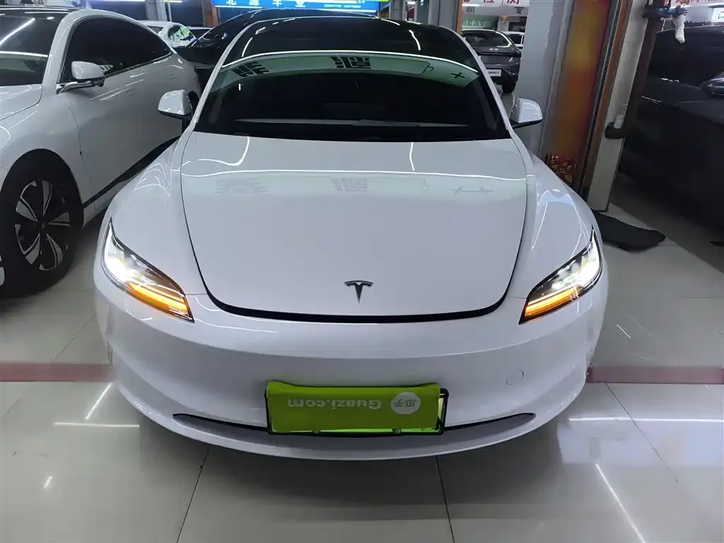 Tesla Model 3 — фото 3
